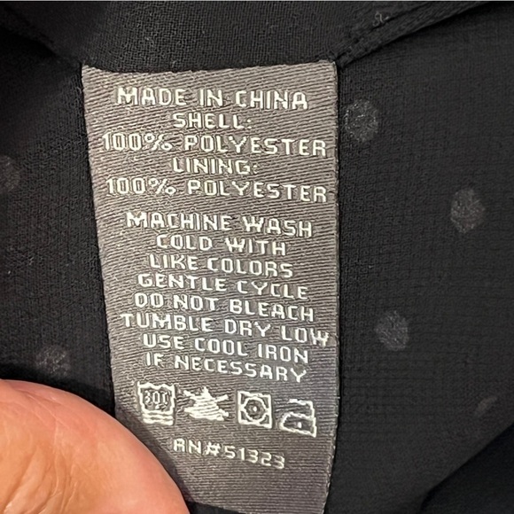 Vince Camuto Halter Look Polka Dot Sleeveless Ruffle Blouse. B&W Size 4 #1196 - Picture 7 of 7